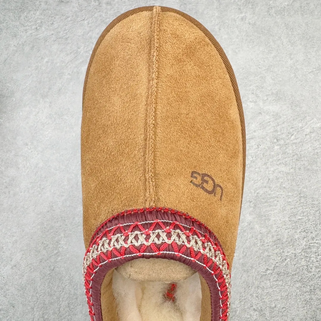 Pick up locally💰520 UGG 2553 ethnic style half-mug autumn and winter sheep fur integrated snow boots. All shoes are made from ZP. Longfeng A-grade Australian imported sheep fur integrated brand OEM production line. Fully follow the ZP process. OEM original pattern maker. Adhering to the principle of no original shoes and no development selection. Pay attention to every detail. The most authentic version on the market TREADLITE "Light Wing" technology outsole. Lightweight/durable/flexible/pile size: 35 36 37 38 39 40 Coding: by2936070